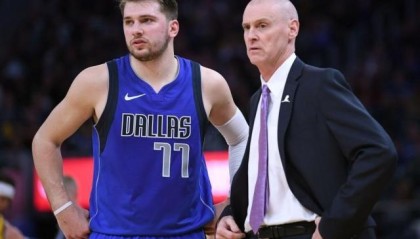 mk体育APP-离开独行侠因师徒不和？卡莱尔：对东契奇只有赞美