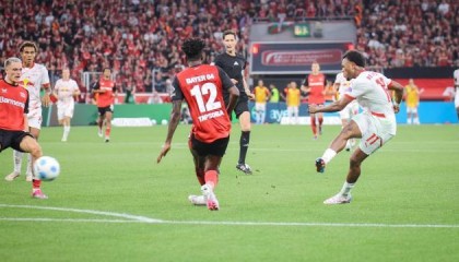 mk体育官网-2比0领先就不会踢，控不住场的勒沃库森失德甲金身