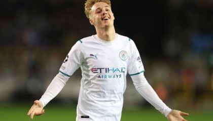 mk体育-【欧冠】马赫雷斯梅开 19岁小将处子球 曼城客场5-1