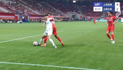 mk体育APP-第65分钟，约尼查禁区内被茹萨踢倒，裁判未有表示，VAR未介入