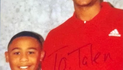 mk体育官网-湖人小塔克教你如何追星：在偶像的面前绝杀偶像